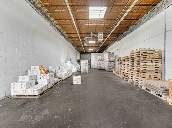 More Photos Of 2271-2289 Devon Ave, Elk Grove Village Warehouse For Lease