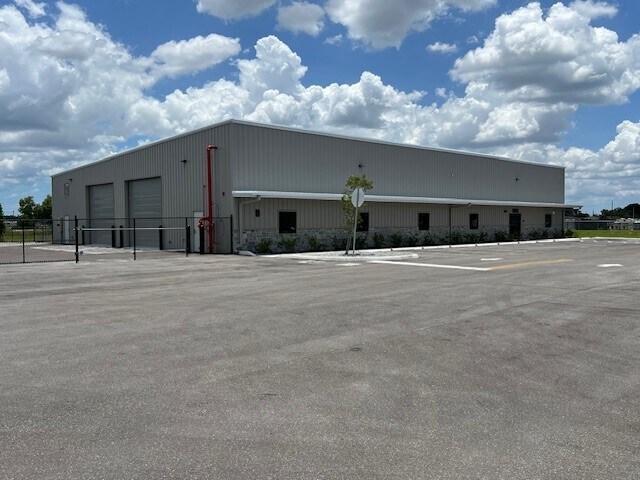 More Photos Of 2954 Van Buren St, Fort Myers Distribution For Lease