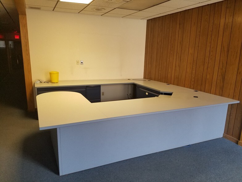 More Photos Of 1817 Washington St, Two Rivers Office Residential For Sale