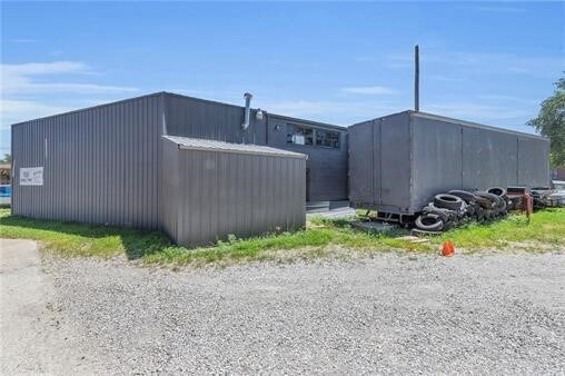 More Photos Of 101 N Maple St, Garnett Service Station For Sale