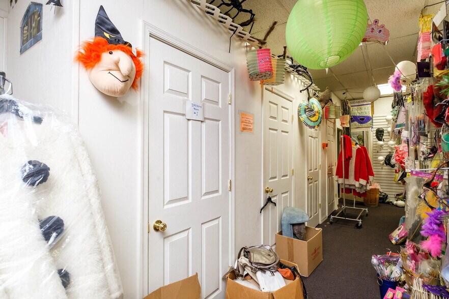 More Photos Of 227 N Main St, Harrisonburg General Retail For Sale