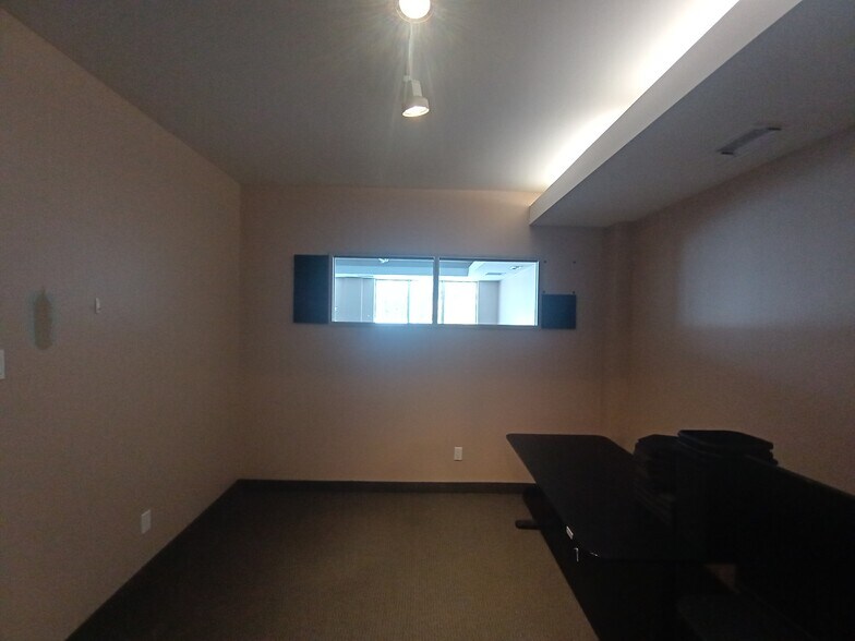 More Photos Of 300 Terry Fox Dr, Ottawa Office For Sale