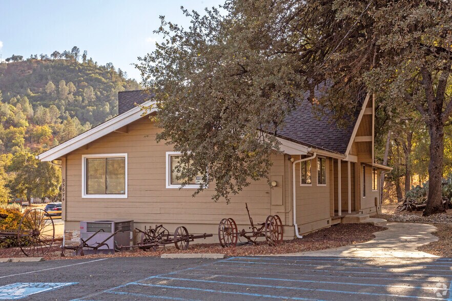 More Photos Of 35674 Highway 41, Coarsegold Office For Sale