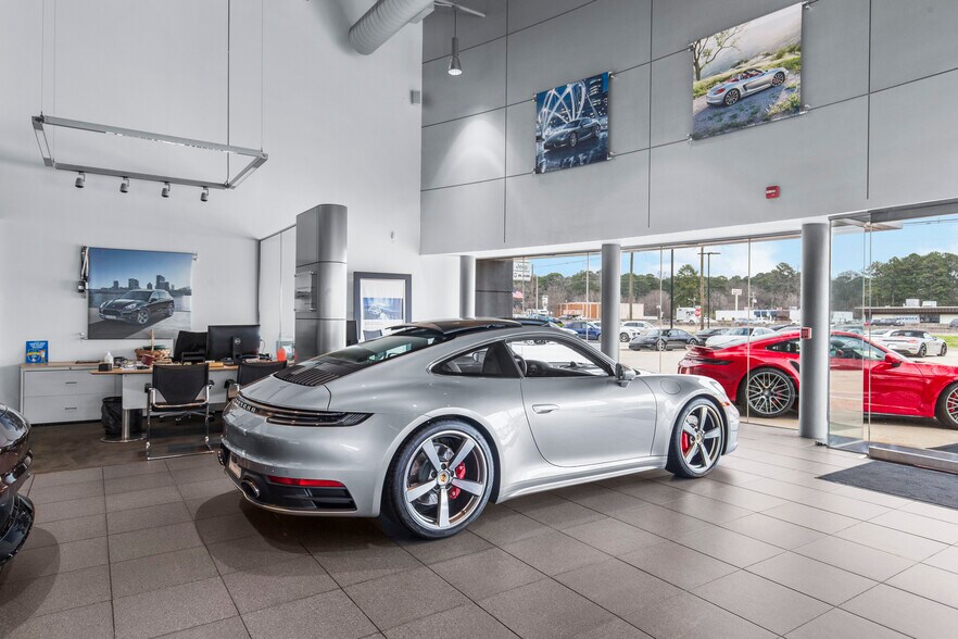 More Photos Of 5385 N I 55 St, Jackson Auto Dealership For Sale
