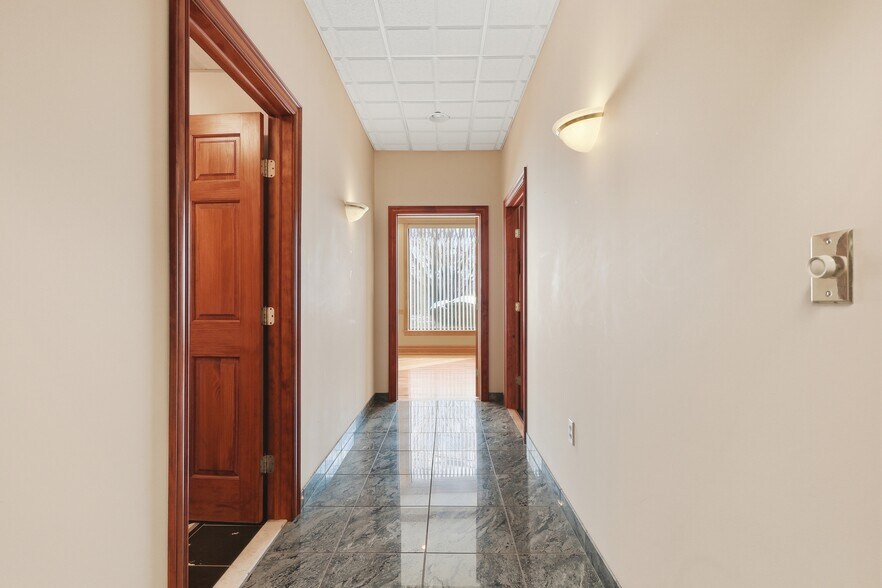 More Photos Of 381 N 9th Ave, Scranton Medical For Sale