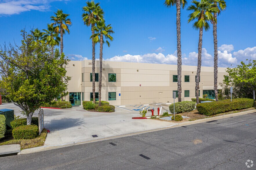 More Photos Of 2575 Fortune Way, Vista Warehouse For Lease