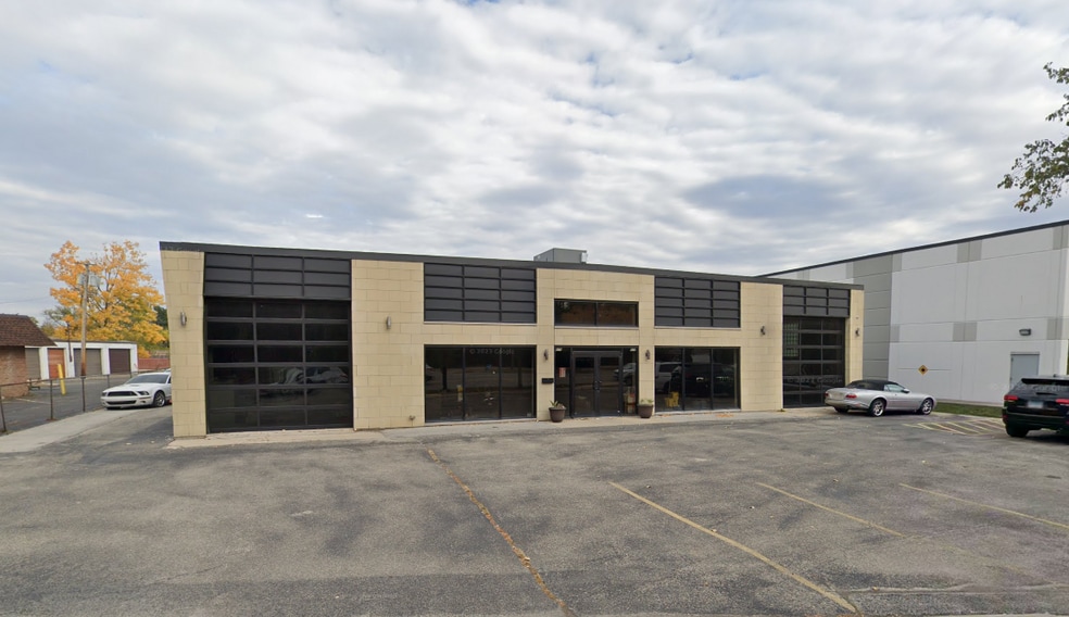 More Photos Of 626-628 E St. Charles Rd, Lombard Warehouse For Sale