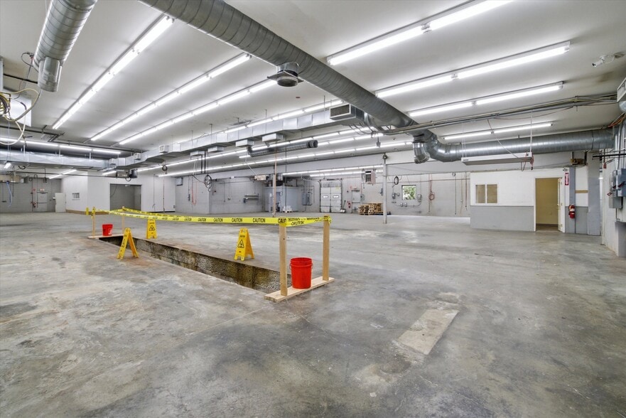 More Photos Of 95 Runnells Bridge Rd, Hollis Manufacturing For Sale