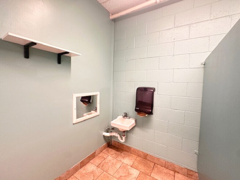 More Photos Of 4150 Pontiac Lake Rd, Waterford Religious Facility For Lease