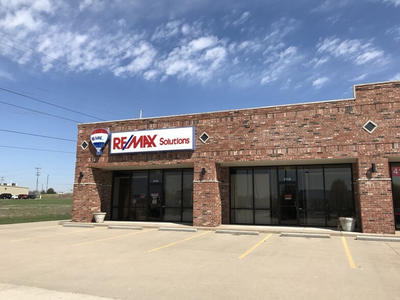 More Photos Of 1701-1715 W James River Rd, Ozark Office For Lease