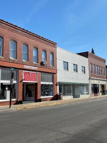 More Photos Of 59 Market St, Onancock Department Store For Sale