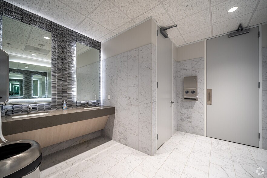 More Photos Of 14701 St. Marys Ln, Houston Unknown For Lease