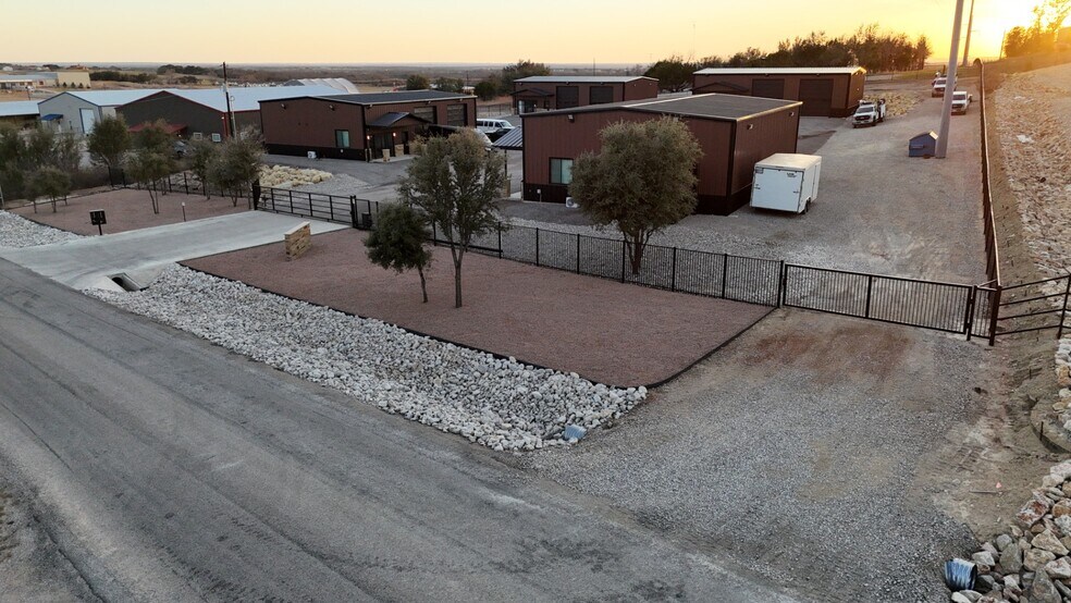 More Photos Of 109 Bennett Hills Dr, Weatherford Warehouse For Sale