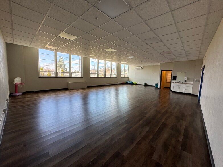 More Photos Of 115 NW State St, Pullman Loft Creative Space For Sale