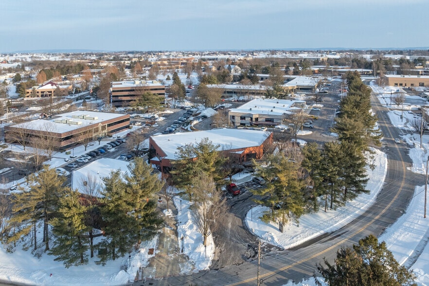 More Photos Of 1860 Charter Ln, Lancaster Office For Lease