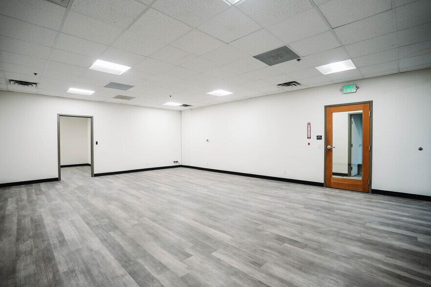 More Photos Of 42650 Melanie Pl, Palm Desert Loft Creative Space For Lease