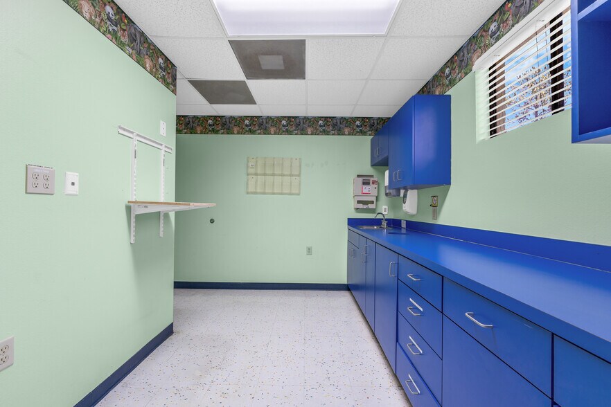 More Photos Of 7848 Lake Underhill Rd, Orlando Medical For Sale
