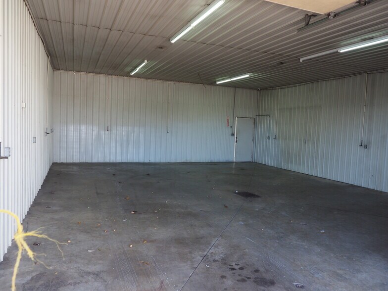 More Photos Of 9430 N Karen Dr, Mooresville Light Distribution For Lease
