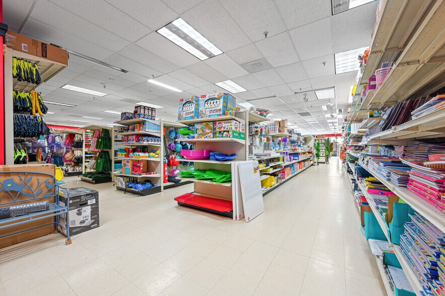 More Photos Of 1550 N Mitchell St, Cadillac General Retail For Lease