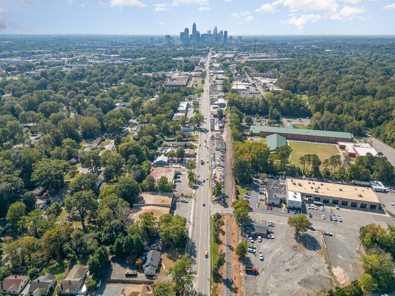 More Photos Of 2908-2918 N Graham St, Charlotte Warehouse For Lease