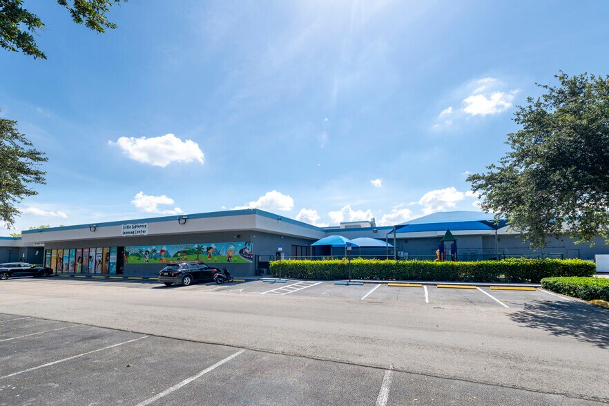 More Photos Of 3801 N University Dr, Sunrise Unknown For Lease