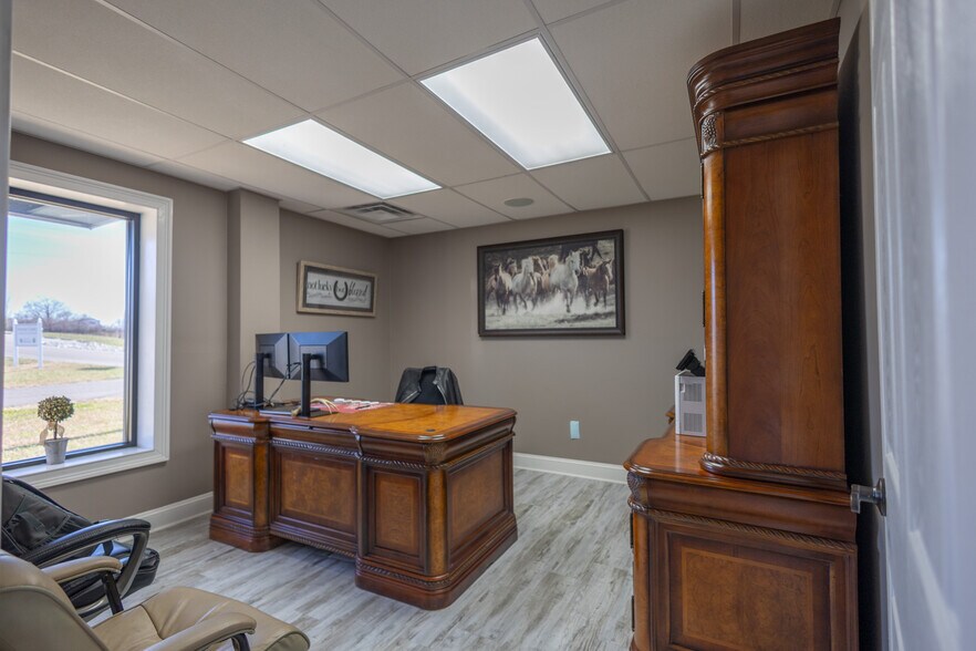 More Photos Of 252 Commerce Dr, Tompkinsville Warehouse For Sale