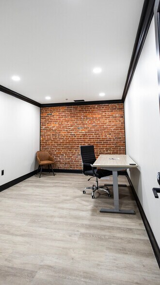 Primary Photo Of 911 College St, Bowling Green Office For Lease