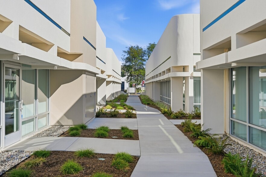More Photos Of 1371 Warner Ave, Tustin Unknown For Lease