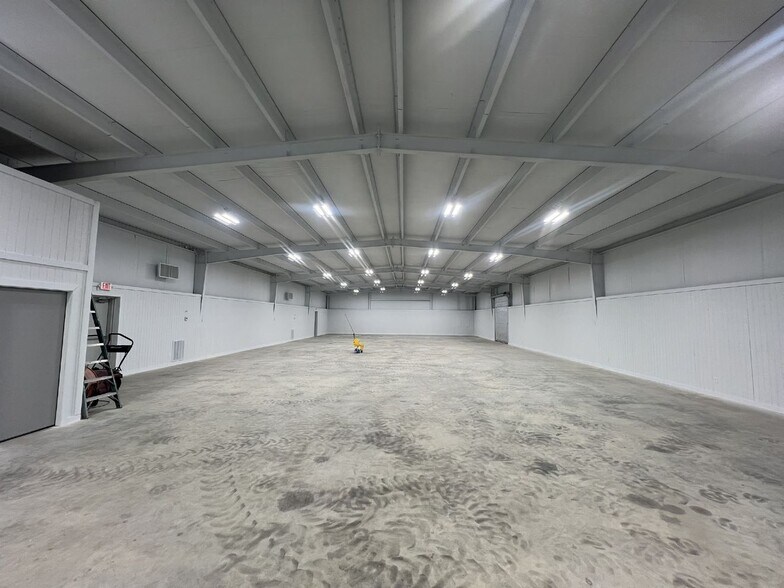 More Photos Of 7023 Sand Beach Blvd, Shreveport Warehouse For Lease
