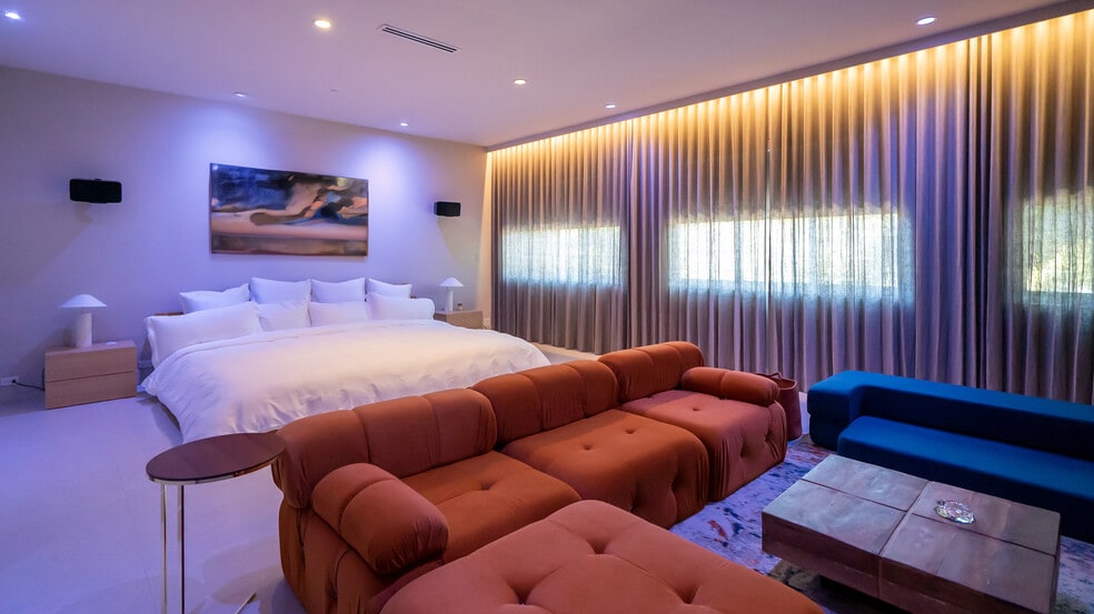 More Photos Of 300-320 NE 60th St, Miami Warehouse For Sale