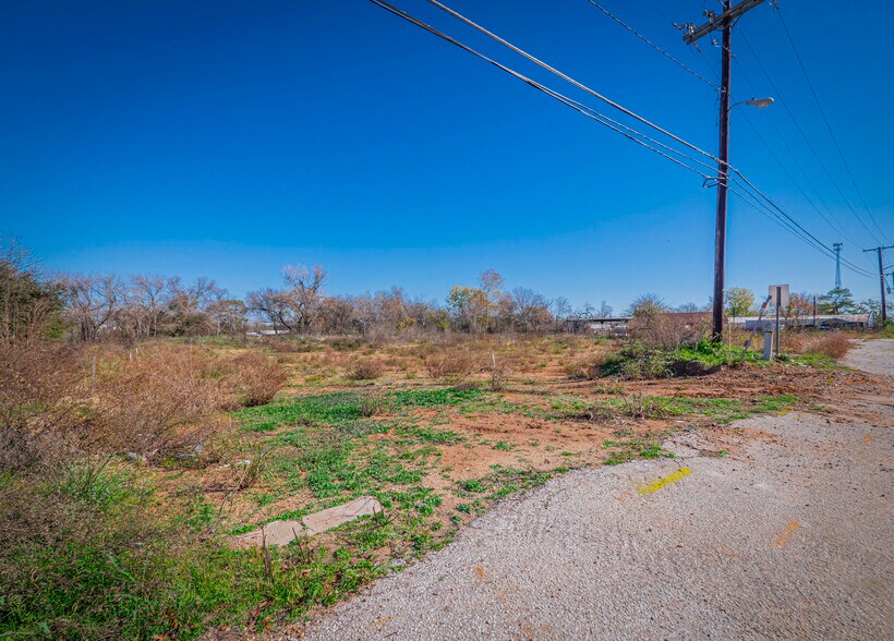 More Photos Of 1561 Pierce Street, Luling Land For Sale