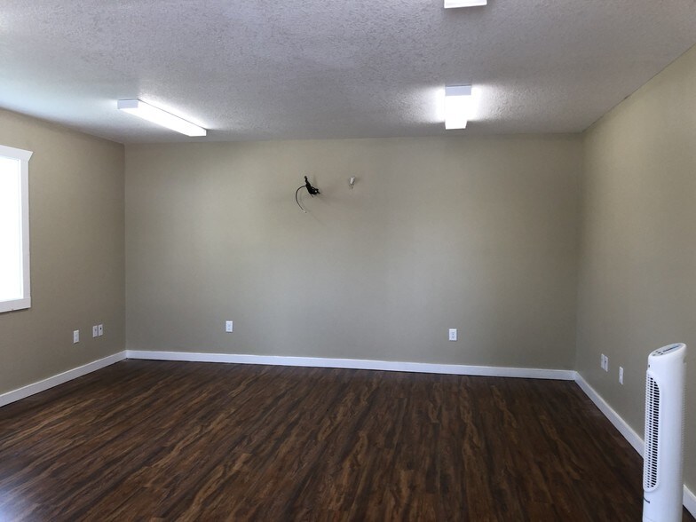 More Photos Of 101 Old Dairy Rd, Ailey Warehouse For Sale