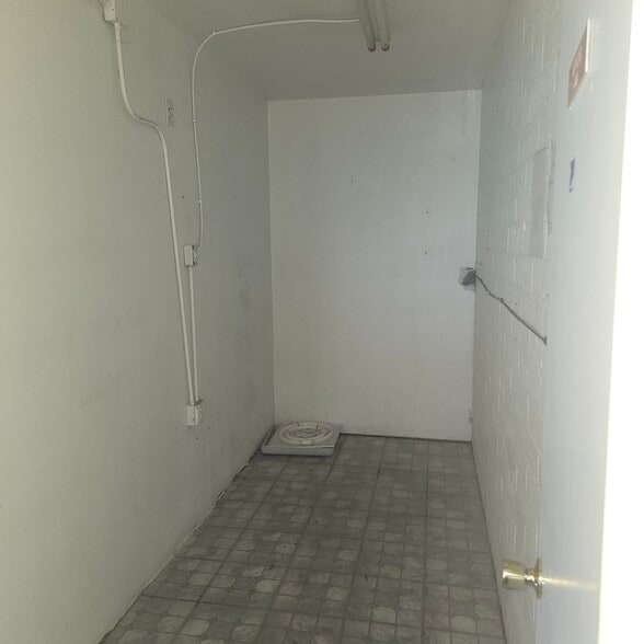 More Photos Of 1950 Commander Dr, Lake Havasu City General Retail For Lease