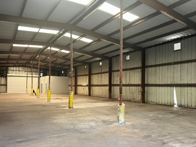 More Photos Of 5921 W Beaver St, Jacksonville Warehouse For Lease