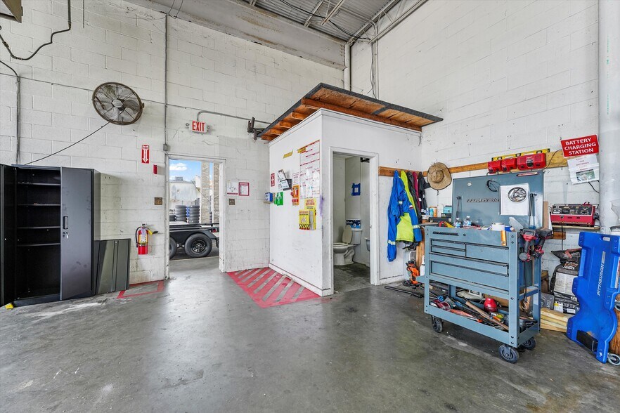 More Photos Of 15150 North Fwy, Houston Freestanding For Sale