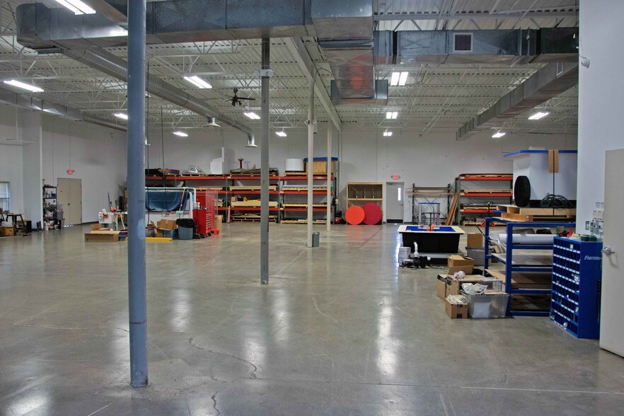More Photos Of 3051 Delta Marine Dr, Reynoldsburg Light Manufacturing For Sale