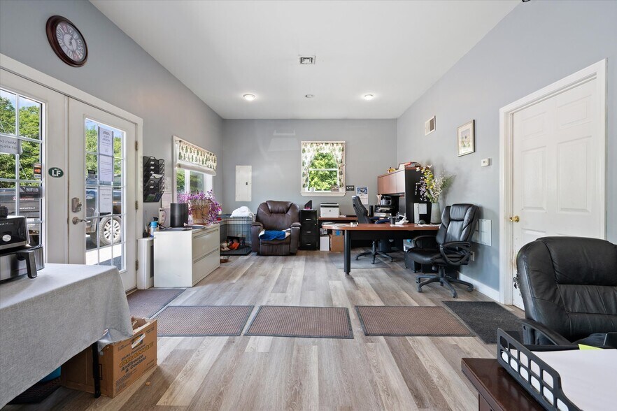 More Photos Of 136 US Hwy 1, Verona Island Light Manufacturing For Sale