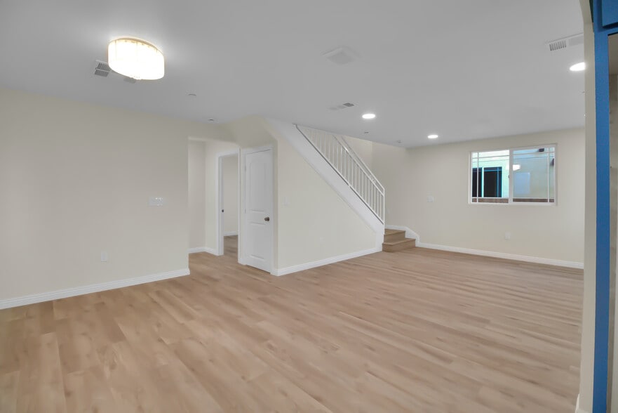 More Photos Of 815 G St, Wilmington Apartments For Sale