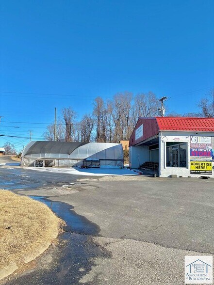 More Photos Of 6697 Greensboro Rd, Ridgeway General Retail For Sale