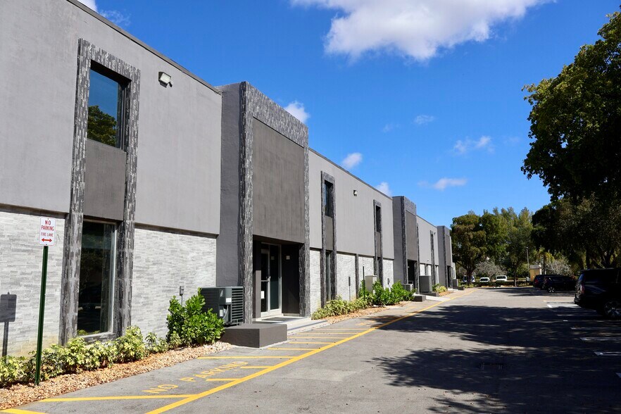 More Photos Of 3001 SW 10th St, Pompano Beach Coworking Space