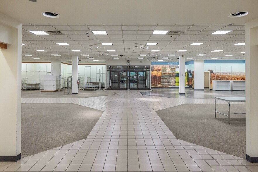More Photos Of 7 S Tunnel Rd, Asheville Department Store For Sale