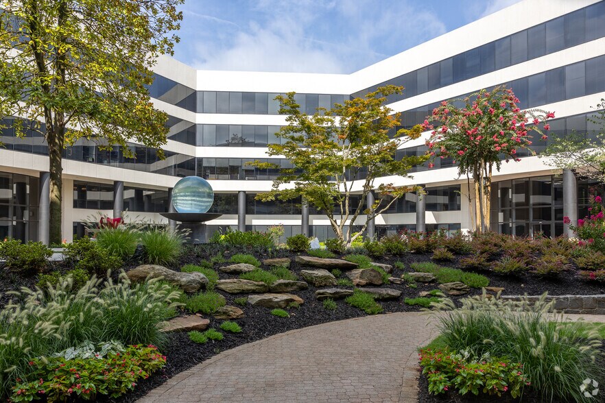 More Photos Of 1117 Perimeter Ctr W, Atlanta Office For Lease