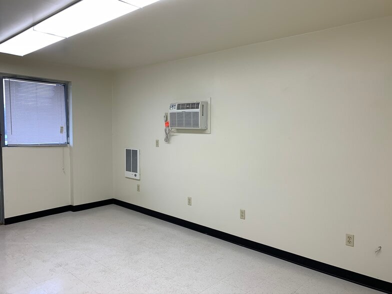 More Photos Of 5800-5814 N Hanley Rd, Saint Louis Industrial For Lease