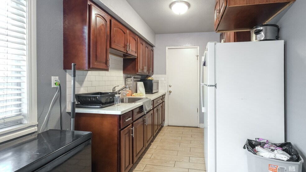 More Photos Of 2120 E 22nd St, Oakland Apartments For Sale