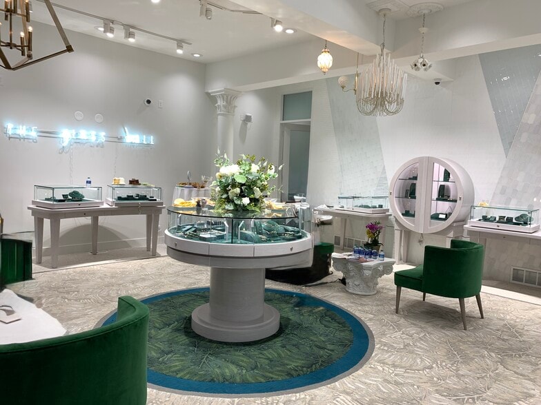 More Photos Of 2435 S Highland Dr, Salt Lake City General Retail For Lease