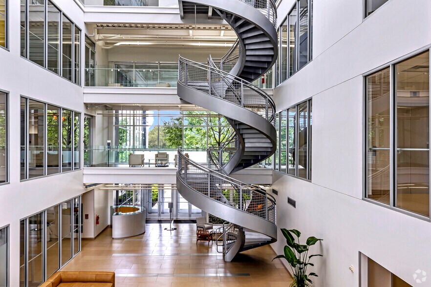 More Photos Of 130 E John Carpenter Fwy, Irving Office For Sale
