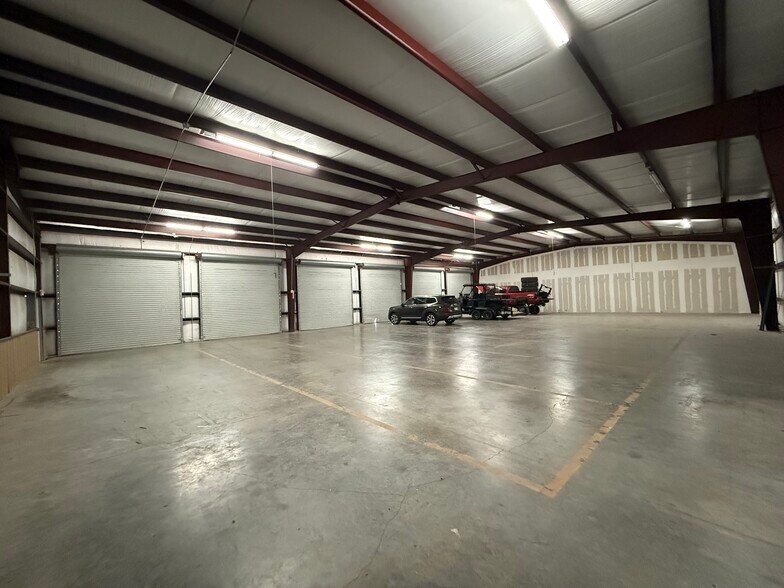 More Photos Of 10408 Mula Rd, Stafford Warehouse For Lease