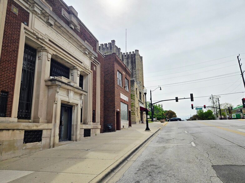 More Photos Of 220 E Galena Blvd, Aurora Storefront For Sale
