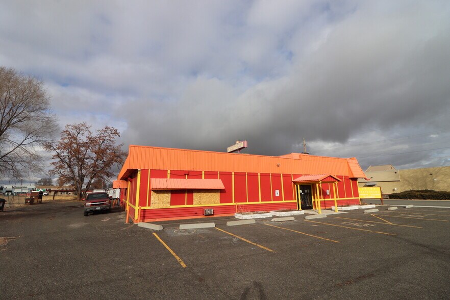 More Photos Of 2425 Oak St, Baker City Restaurant For Sale