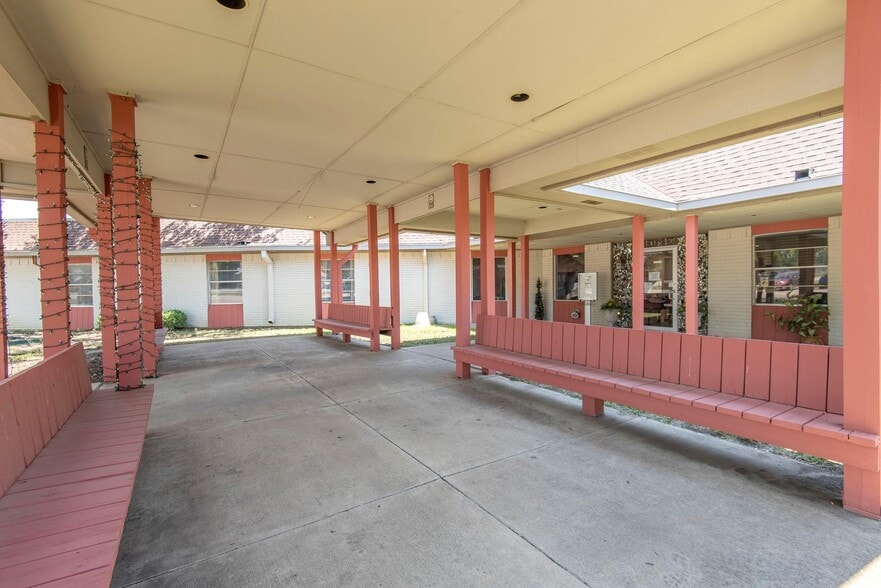 More Photos Of 1710 N McDonald St, McKinney Assisted Living For Sale
